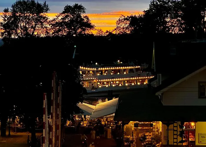 Apartment Mit Balkon Und Seeblick